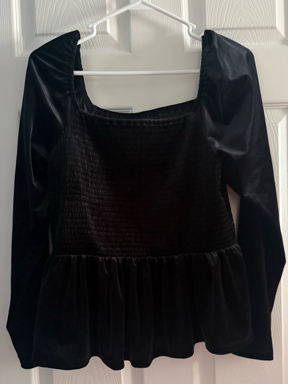 GAP Black Velour Smocked Peplum Long Sleeve Top Size Large